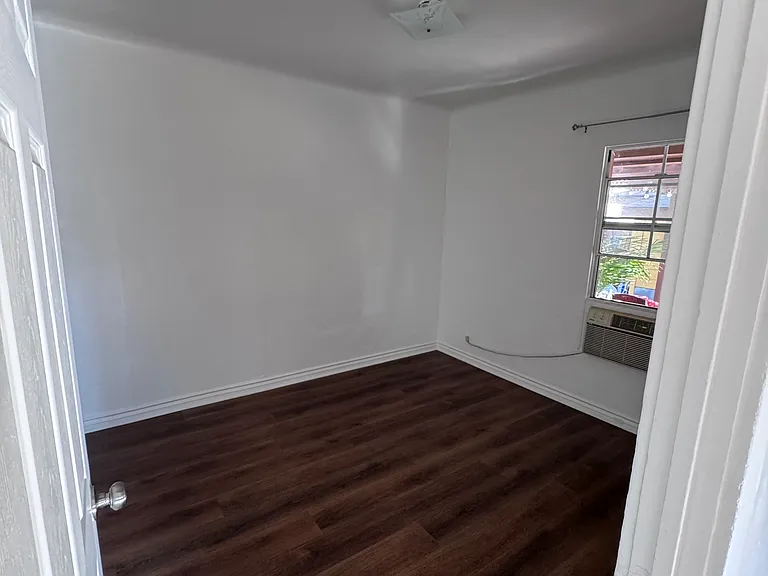 3349 Brayton Ave — Photo 6
