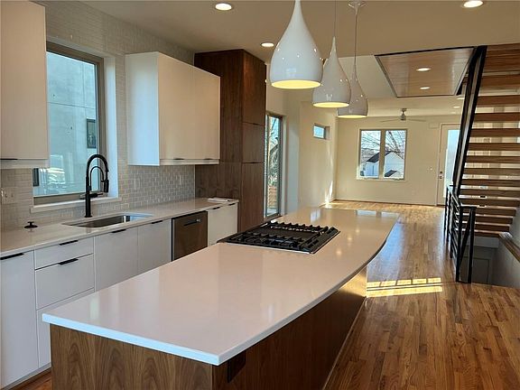 5th image of 1808 Mercier St