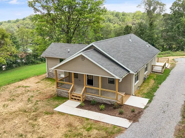 790 & 800 Hilltop Dr, Harriman, TN 37748