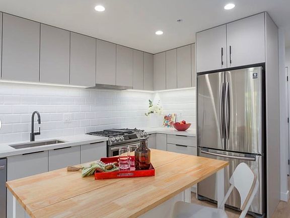 3rd image of 3018 Saint George St #107