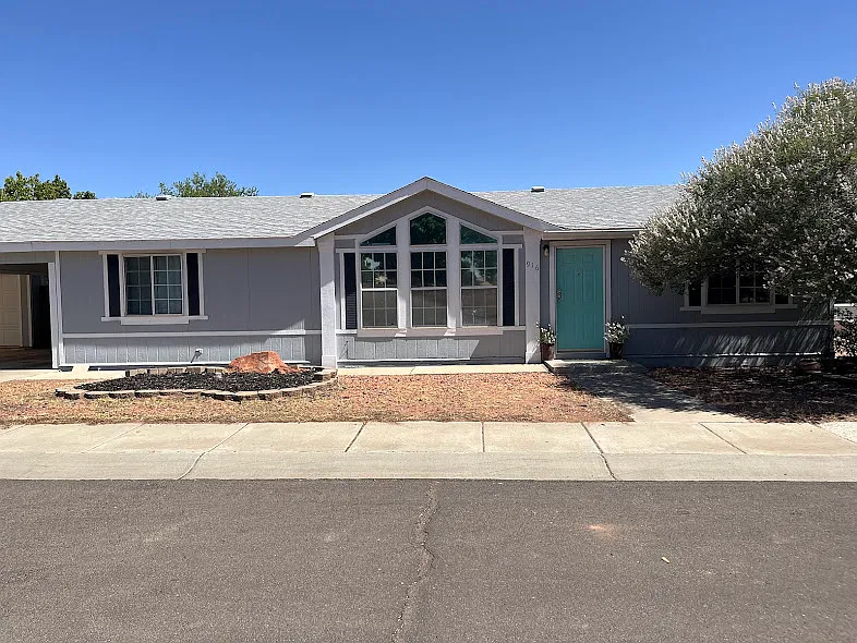 916 El Mirage St