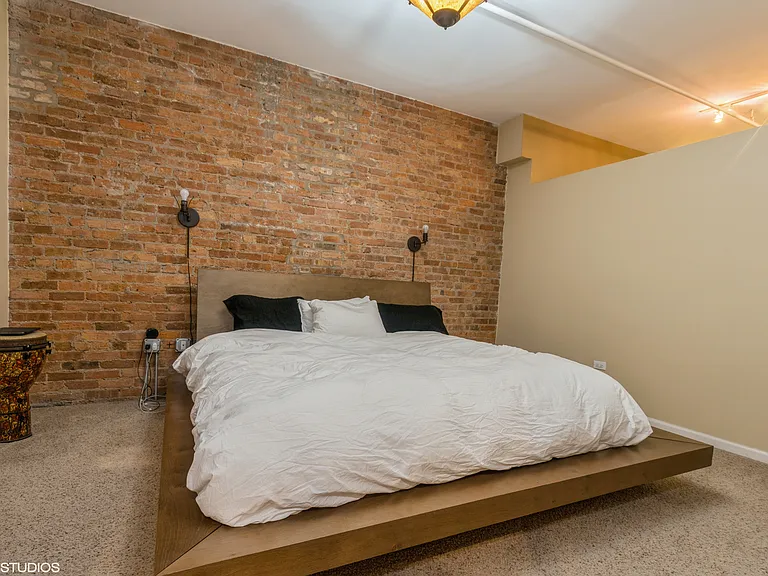 520 W Huron St #216 — Photo 7