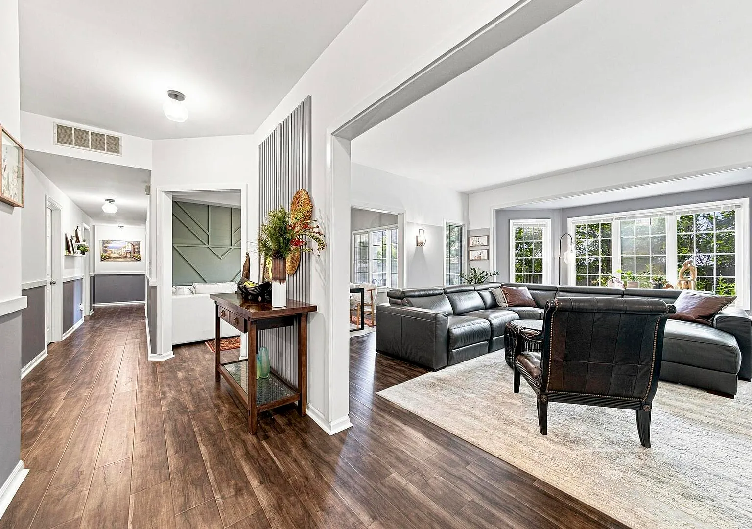 3 bed, 2.5 bath, 2100 sqft, $3,900 — Photo 2