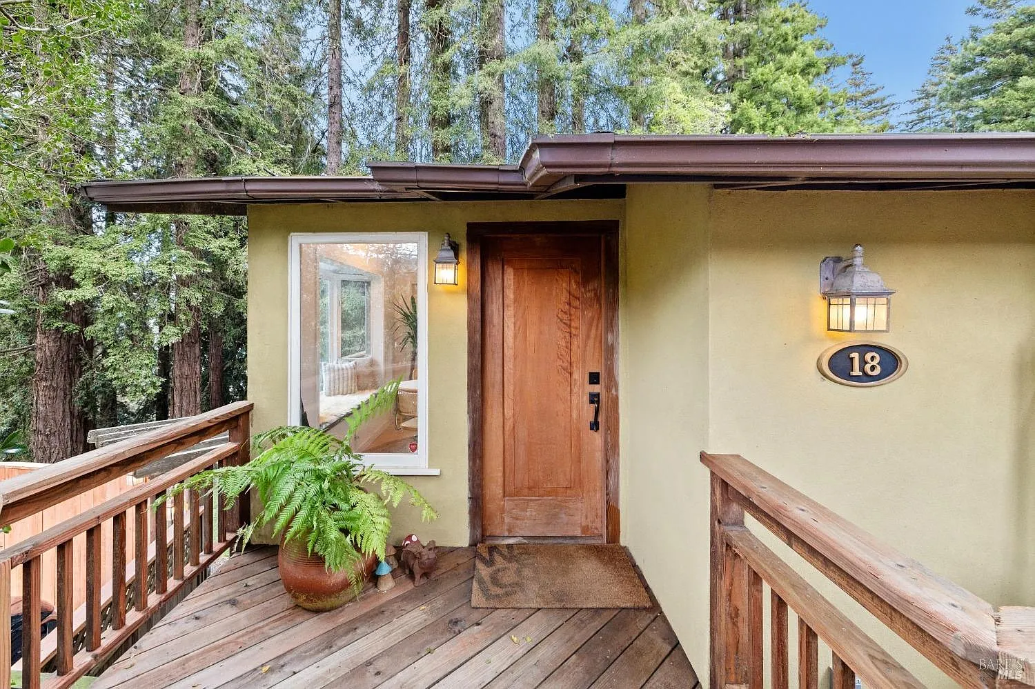 18 Heuters Lane photo 1