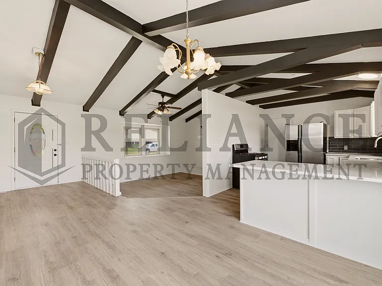 322 S Jonathan St — Photo 23