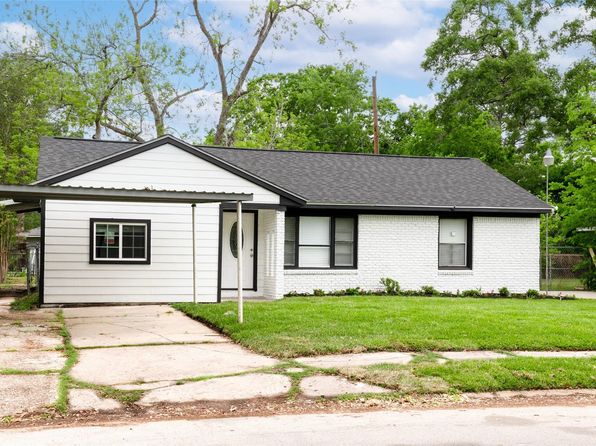 5918 Grape St, Houston, TX 77074