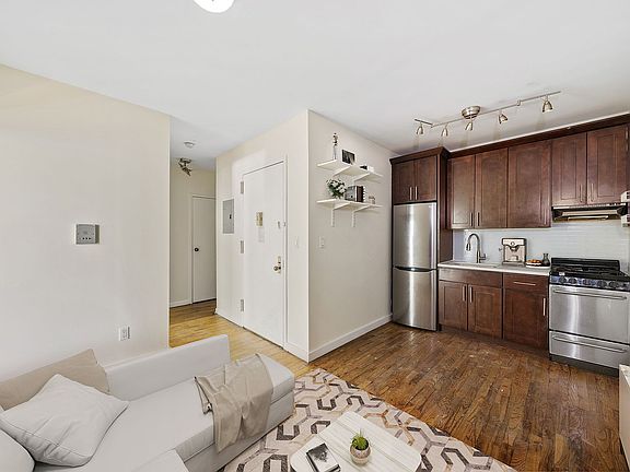 3rd image of 1020 Pacific St #Two