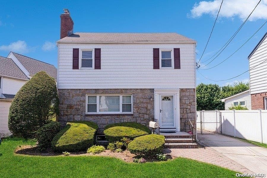 1st image of 15 Waverly Avenue