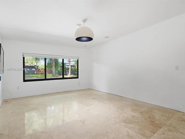 2180 NE 191st Dr — Photo 14