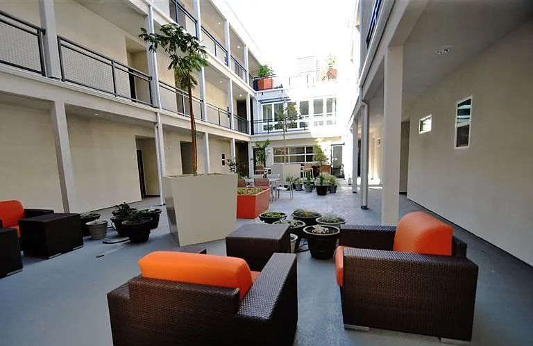 Bella Mare 6th street — Photo 1