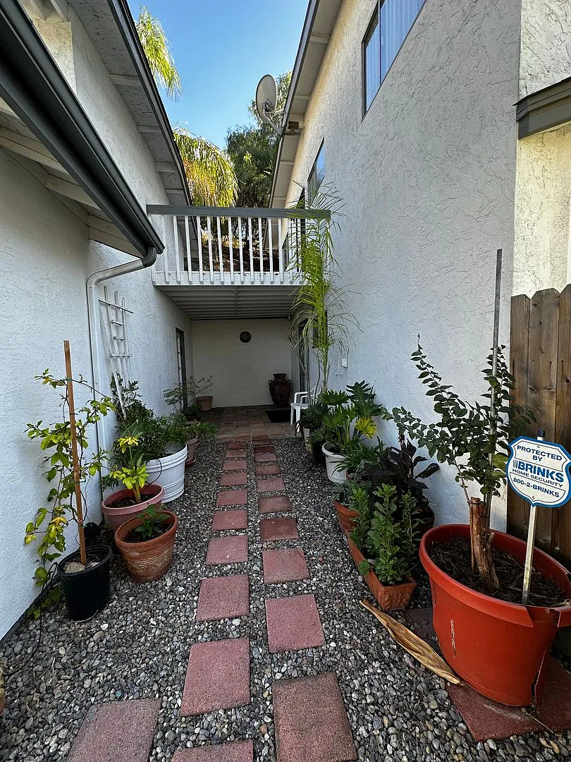4 Bedroom, 4 Bath Home W/ 2-Car Garage. Swimming Pool And Large Fenced In Yard. Must See — Photo 2