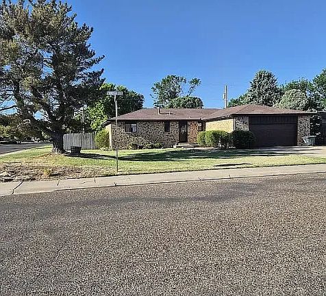 3rd image of 2000 Windsor Ln