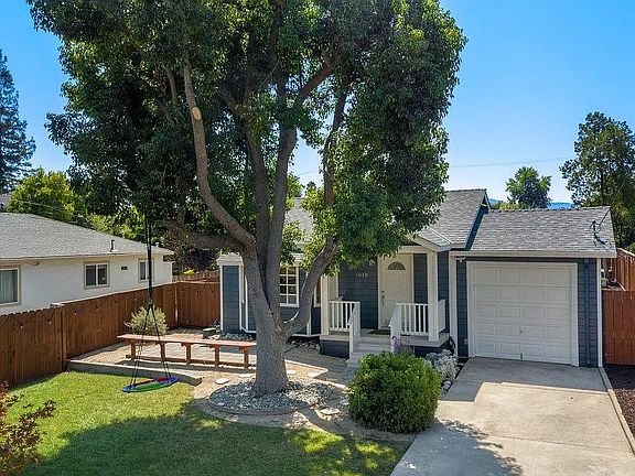 2nd image of 1018 Hazel Ave