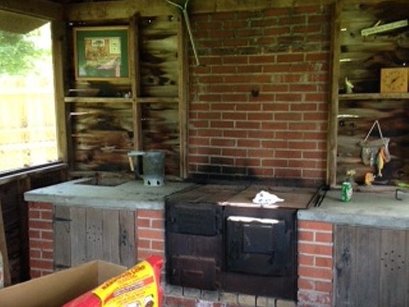 3 season grill pit; screened
