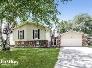 876 N Commonwealth Ave, Aurora, IL 60506