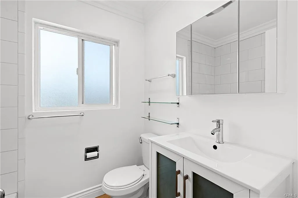 2 bed, 850 sqft, $2,500 — Photo 3