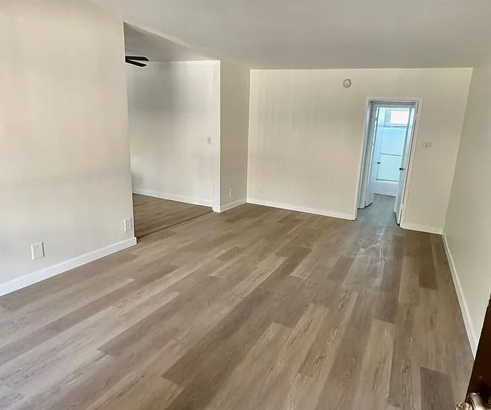 Sepulveda Apartments — Photo 14