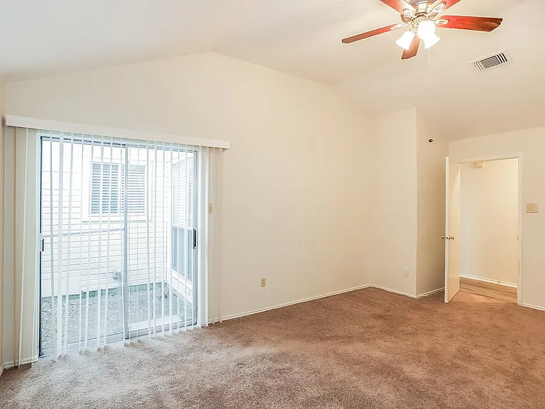 1525 Miller Ave — Photo 10