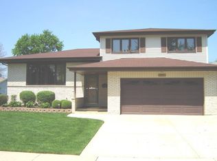 9290 N Maryland St, Niles, IL 60714