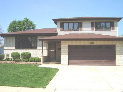 9290 N Maryland St, Niles, IL, 60714