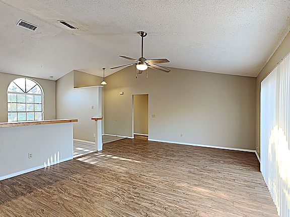 4th image of 2106 Opal Dr