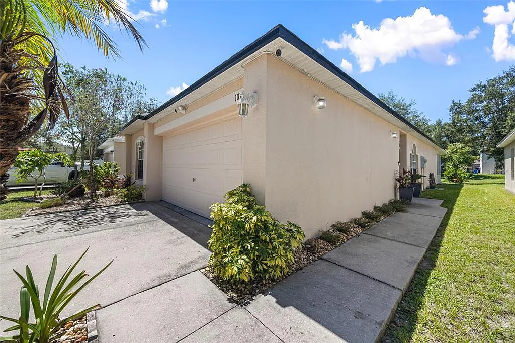 3 bed, 2.0 bath, 1292 sqft, $2,100 — Photo 4