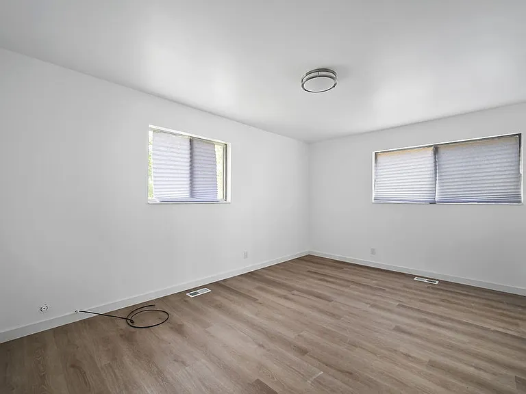 11044 S Temple Dr — Photo 20