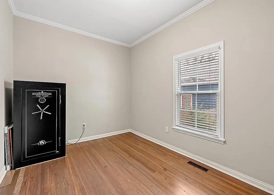 1st image of 20 Seyle St