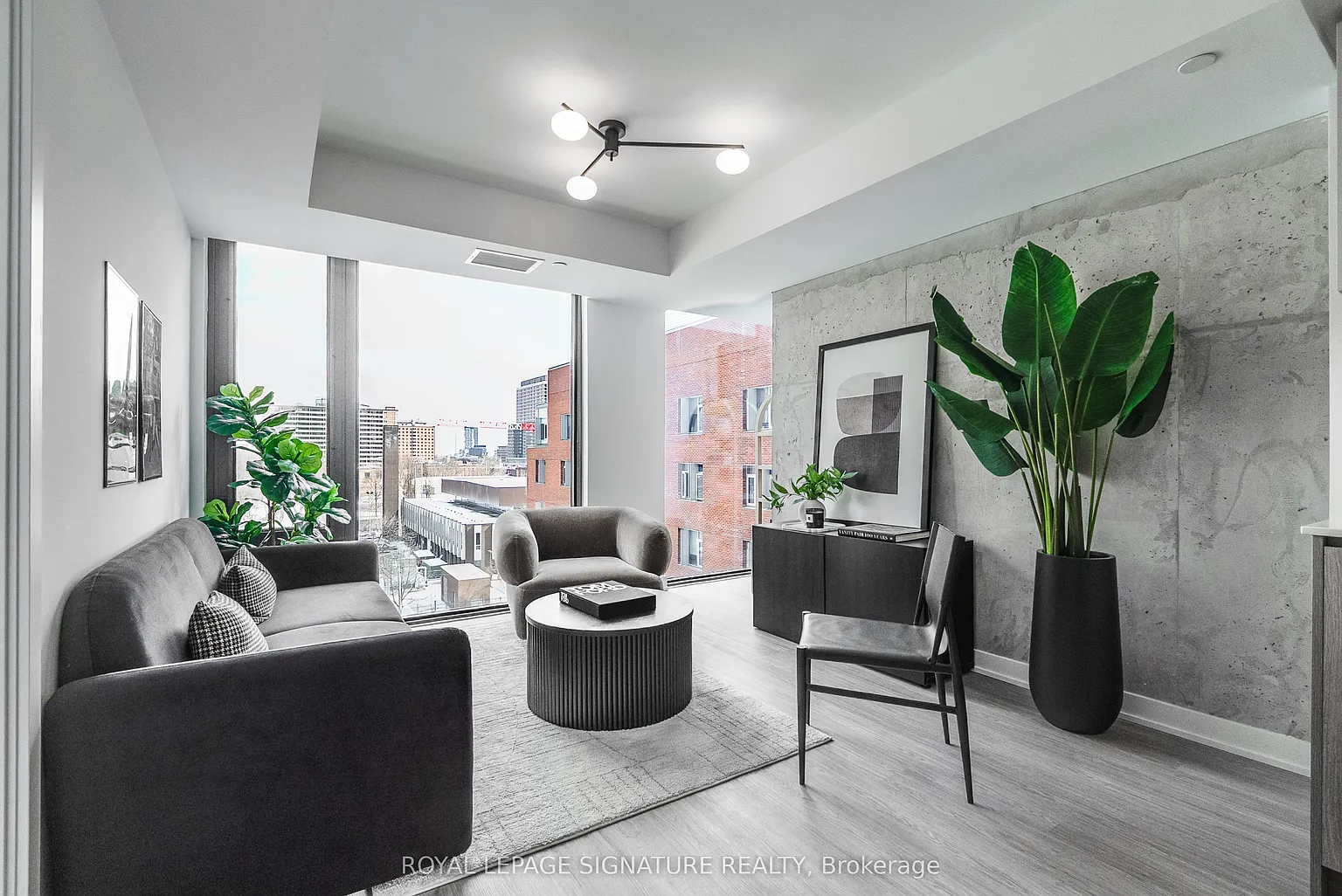 47 Mutual St #605 photo 1