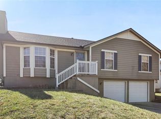 1805 Cheyenne Ct, Greenwood, MO 64034