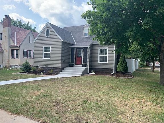 2nd image of 755 Cottage Ave E