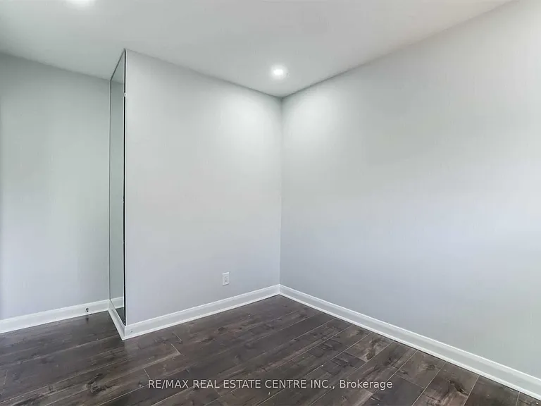 585 Indian Rd N — Photo 8