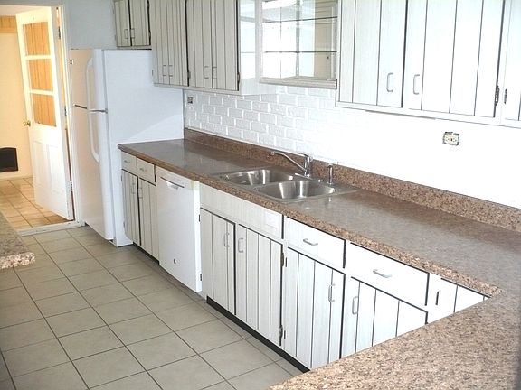2nd image of 346 E Wayne Pl #346