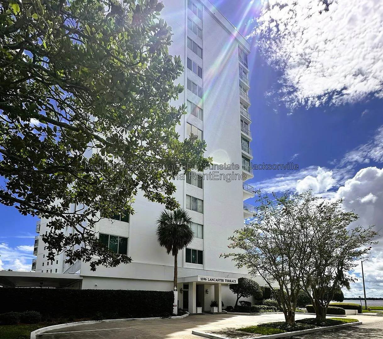 1 bed, 1.0 bath, 1107 sqft, $1,745 — Photo 2