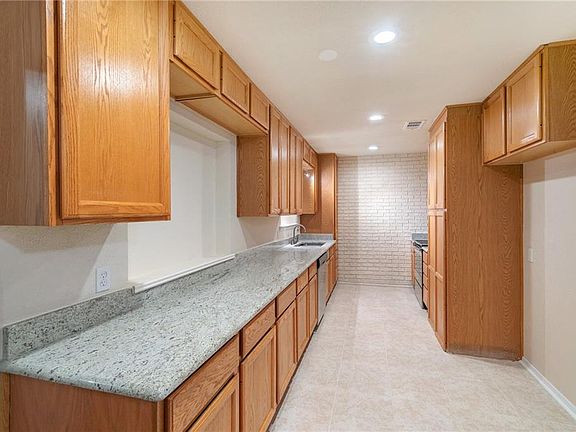 5th image of 5932 Westcrest Dr W