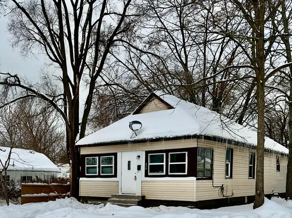 828 W Larch Ave, Muskegon, MI 49441