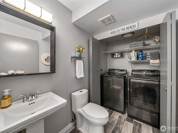 4th image of 3305 49th Street NE
