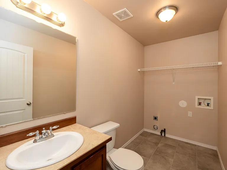 326 S Thierman Rd — Photo 12