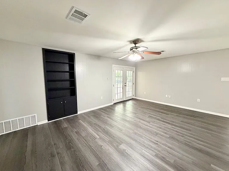 3310 Macarthur Dr — Photo 6