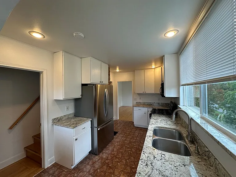8203 Wallingford Ave N — Photo 3