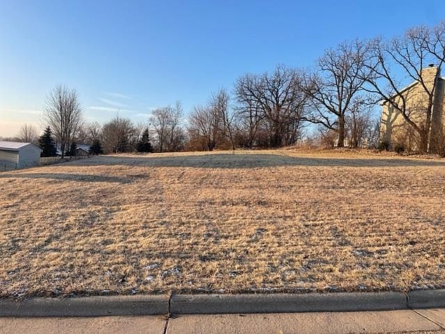 2nd image of 24 E Sunset Dr