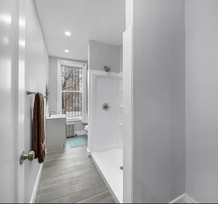 Rented by SERHANT. | media 11