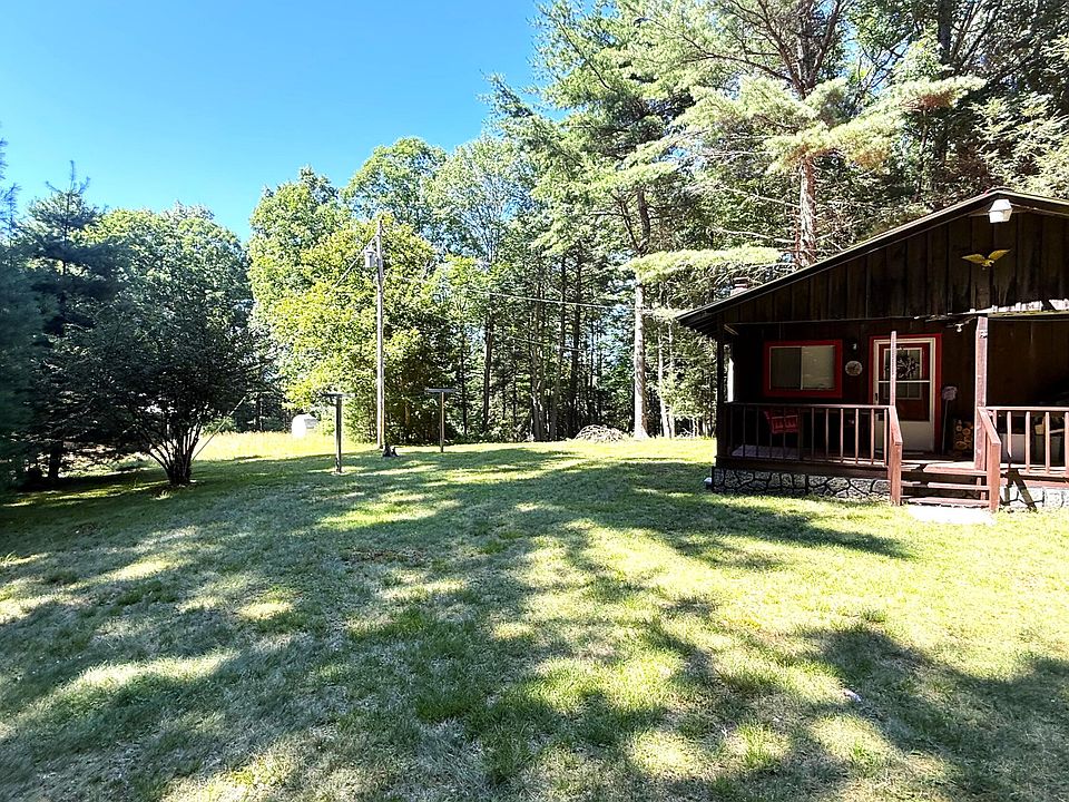 7th image of 450 Burr Ln