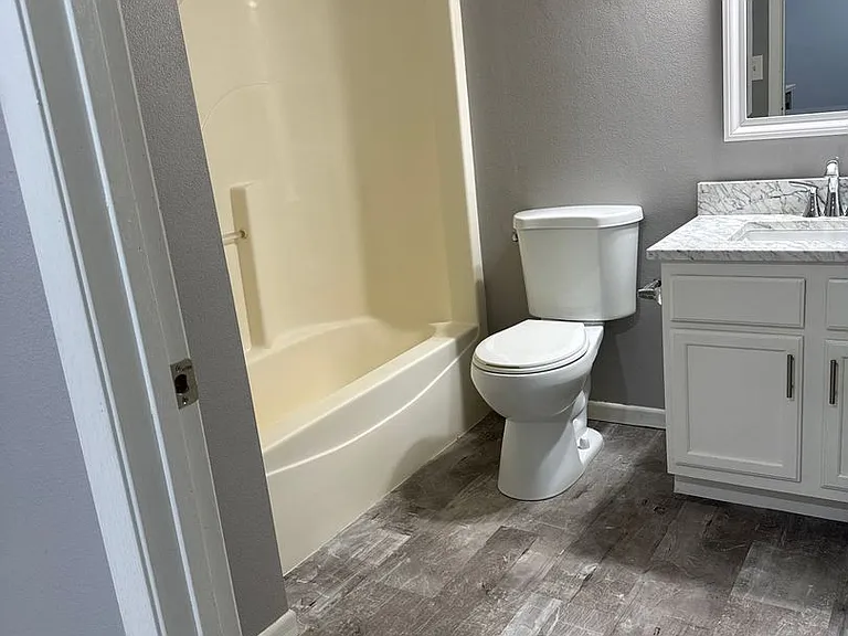 921 Minns Dr — Photo 3