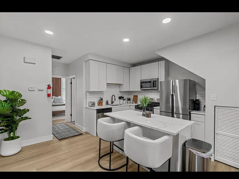 1046 Russell Blvd #A — Photo 1
