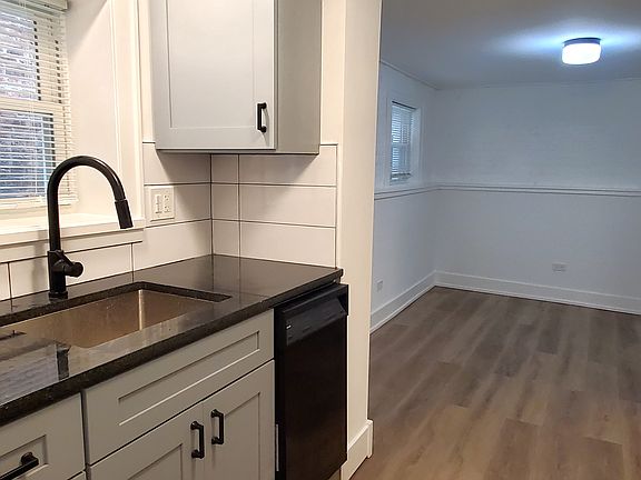 4th image of 2226 W Argyle St #B2