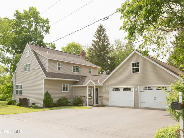 3 Longview Avenue, West Sand Lake, NY 12196