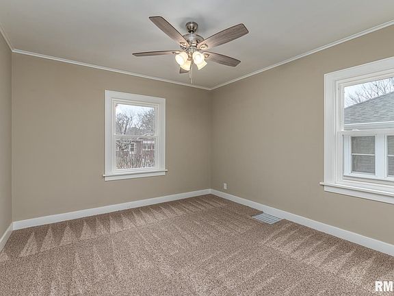 3rd image of 3017 Davenport Ave
