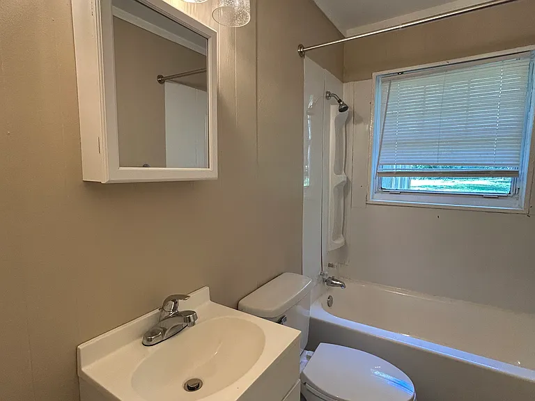920 Woody Dr — Photo 8