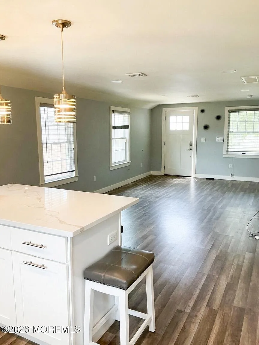 1 bed, 2110 sqft, $3,000 — Photo 4